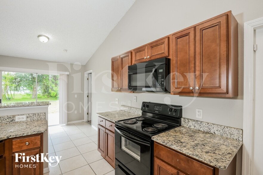 Building Photo - 681 Sauders Rd SE