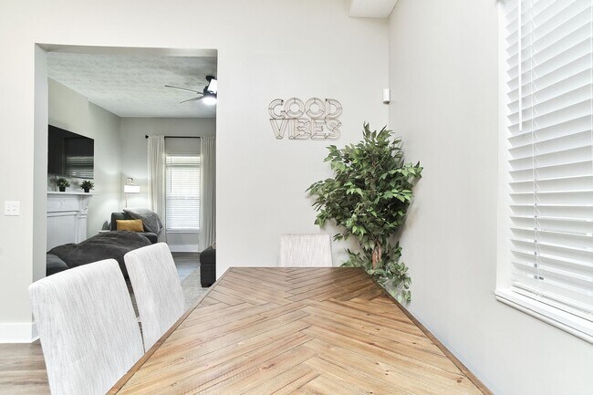 Building Photo - Fully Furnished 2BD Duplex in the Heart of...