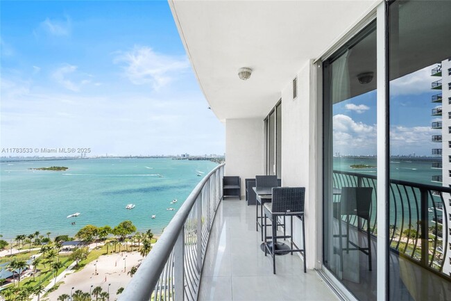 Building Photo - 1750 N Bayshore Dr