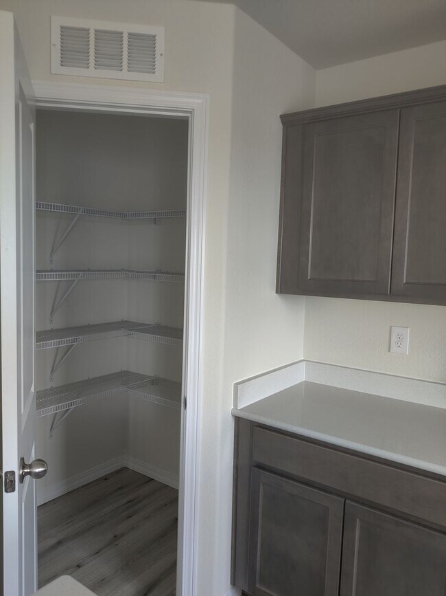 Building Photo - New Home in Enclaves - Close to Barnes Rd!