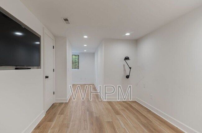 Building Photo - 541 Skyview Dr