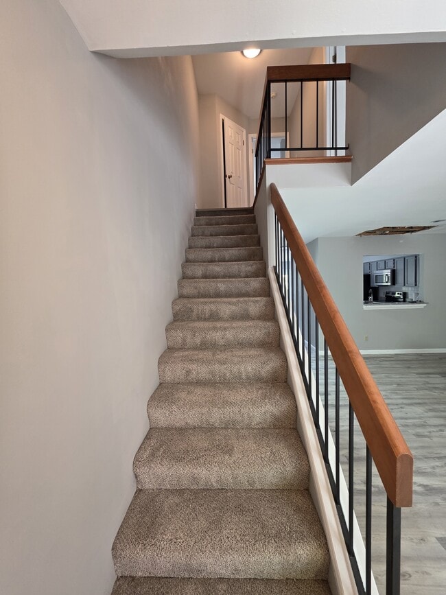 Building Photo - 813 Forest Trace Dr