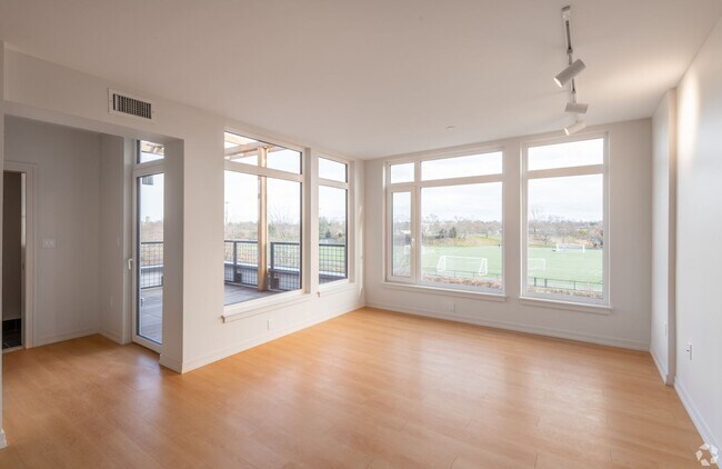 Building Photo - GORGEOUS Cambridge 2 bed/2 bath with centr...