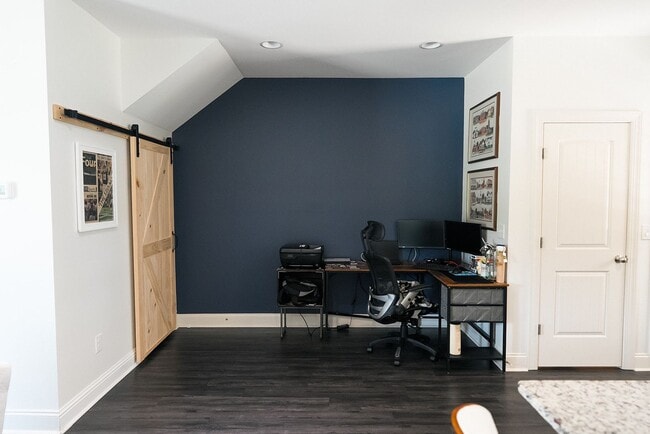 Building Photo - 3855 Academy Dr