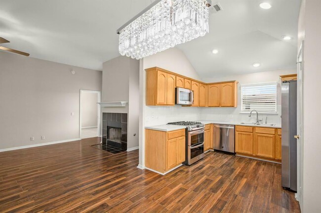 Building Photo - 14901 Nuttall Dr