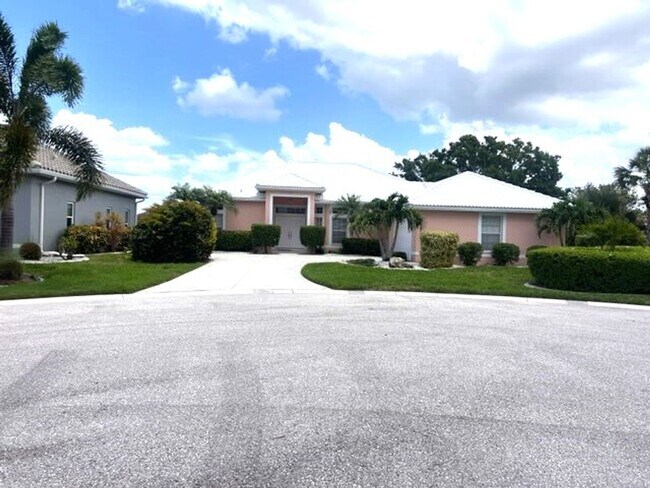 Building Photo - 2BR+Office with sleeper/2BA Single Family ...