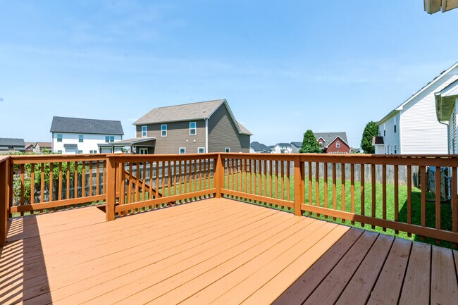 Building Photo - Flagstone Drive
