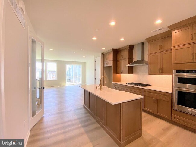Building Photo - 408 HARTNUP St