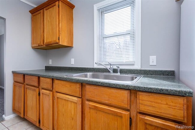 Building Photo - 9712 Cherokee St