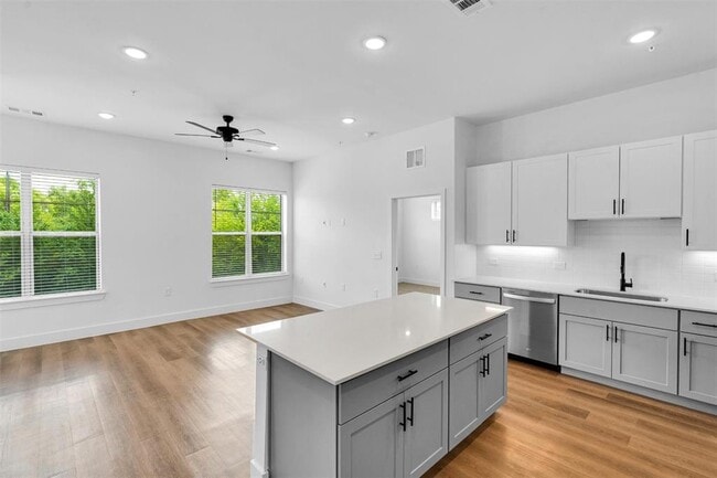 Building Photo - 1410A Forward Dr