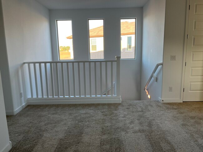 Building Photo - 9426 W Sells Dr