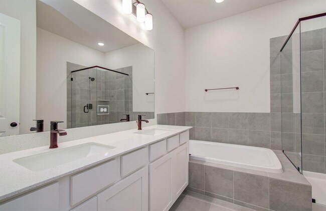 Building Photo - 1515 Noble Pk Dr