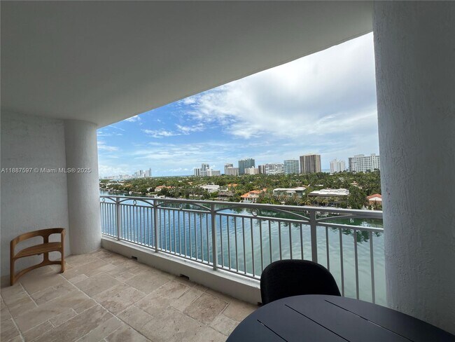Building Photo - 9751 E Bay Harbor Dr