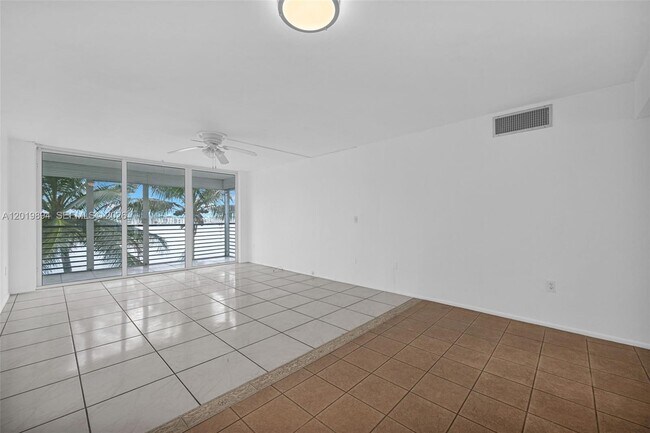 Building Photo - 1075 NE Miami Gardens Dr