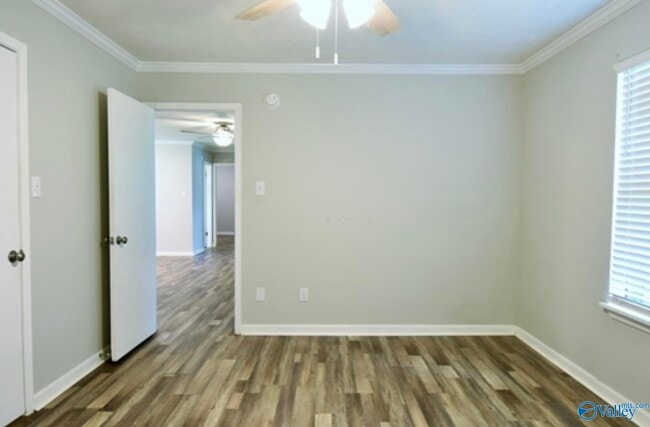 Building Photo - 2020 Ridge Crest Dr