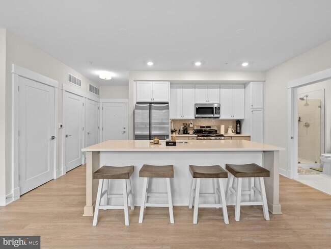 Building Photo - 43795 Transit Sq