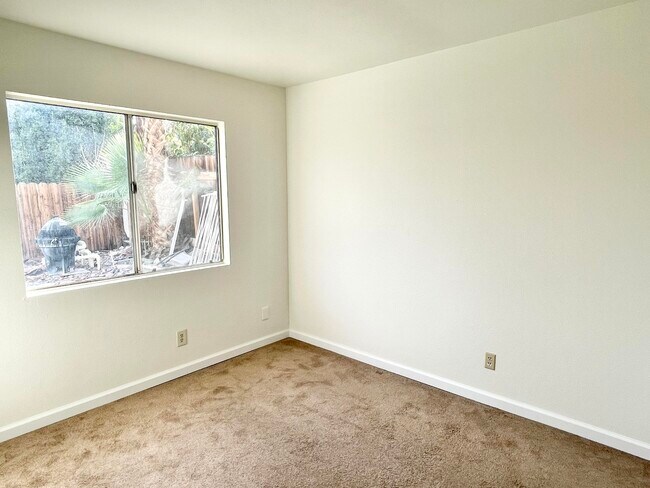 Building Photo - 53910 Avenida Herrera