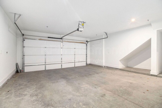 Building Photo - 205 Firefly Cir