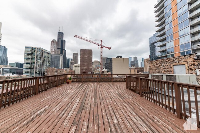 Building Photo - 1 bedroom in Chicago IL 60605