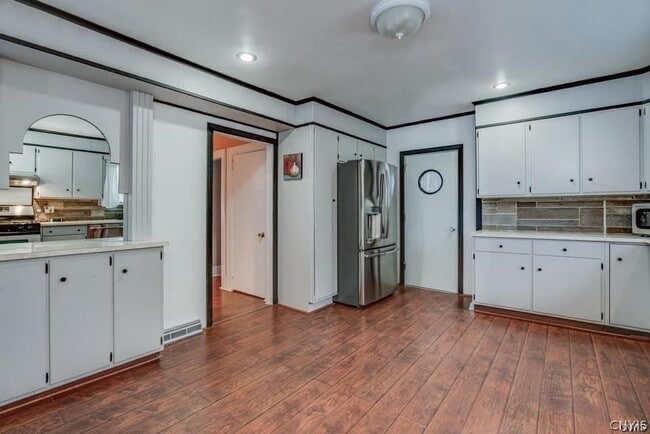 Building Photo - 637 Coffeen St