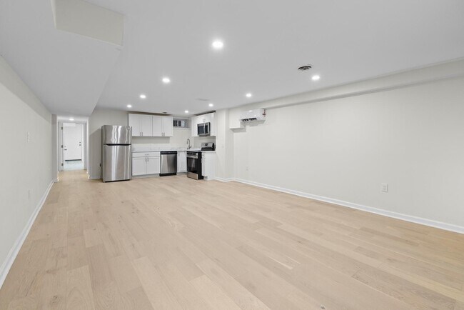 Building Photo - 2539 St Paul St