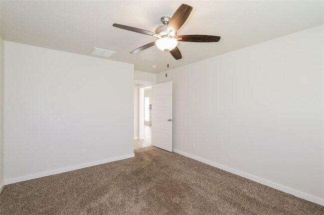 Building Photo - 508 NW 179th Cir