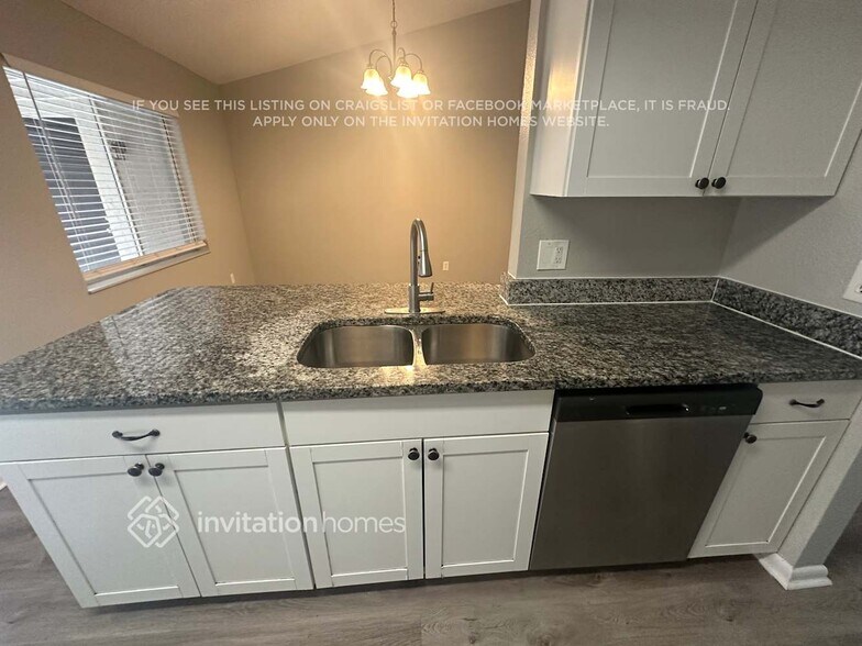 Building Photo - 2447 Atrium Cir