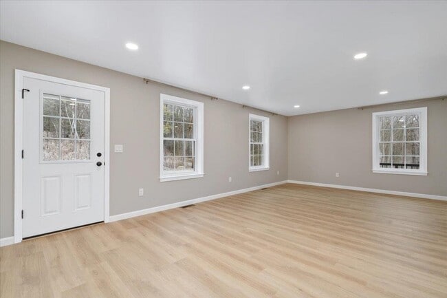 Building Photo - 237 Maplewold Rd