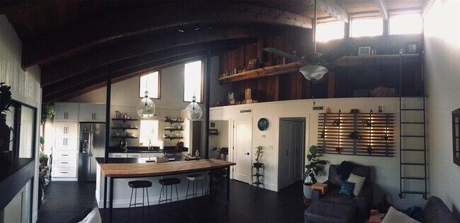 Building Photo - 205 Fairway Dr.