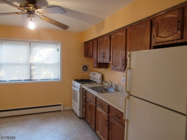 Building Photo - 1 Colonial Dr