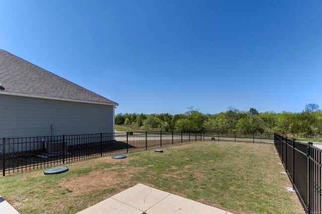 Building Photo - 6321 Town Ln