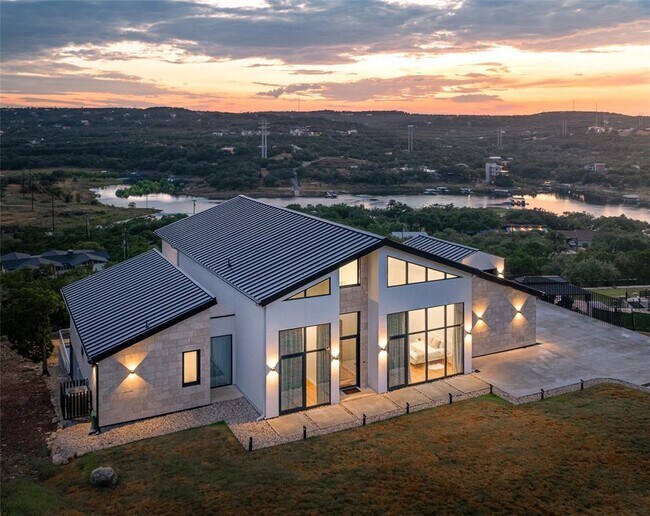 Building Photo - 2714 Lakehurst Rd