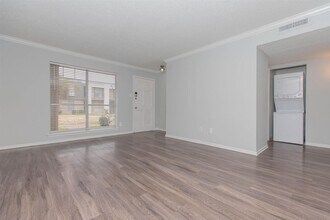 Building Photo - 3001 Hillcroft St