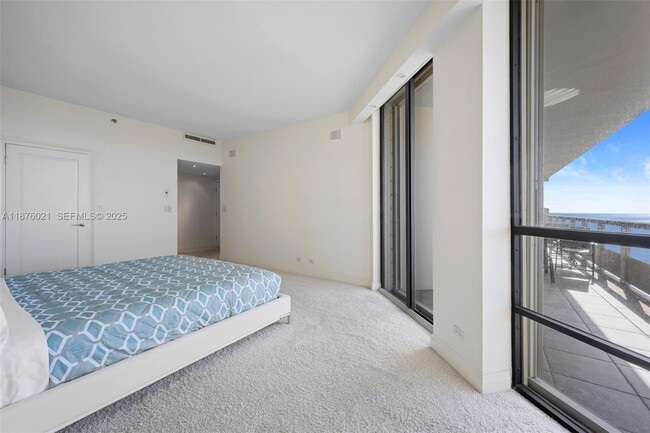 Building Photo - 20191 E Country Club Dr