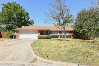 Building Photo - 1208 Yellowstone St