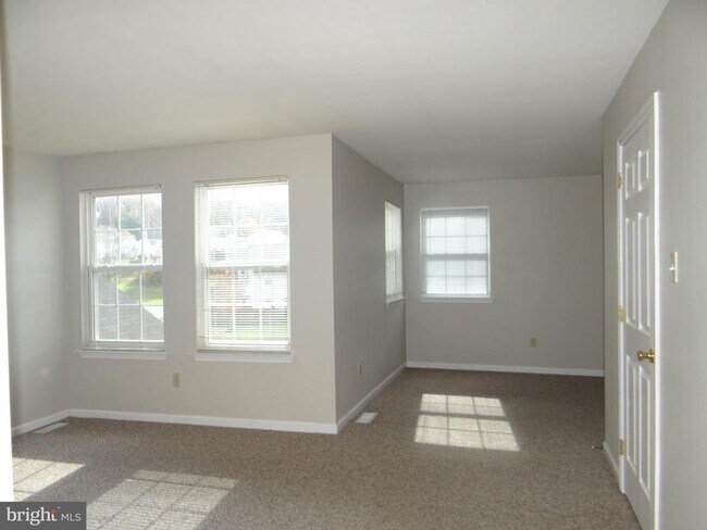 Building Photo - 348 Gavin Dr