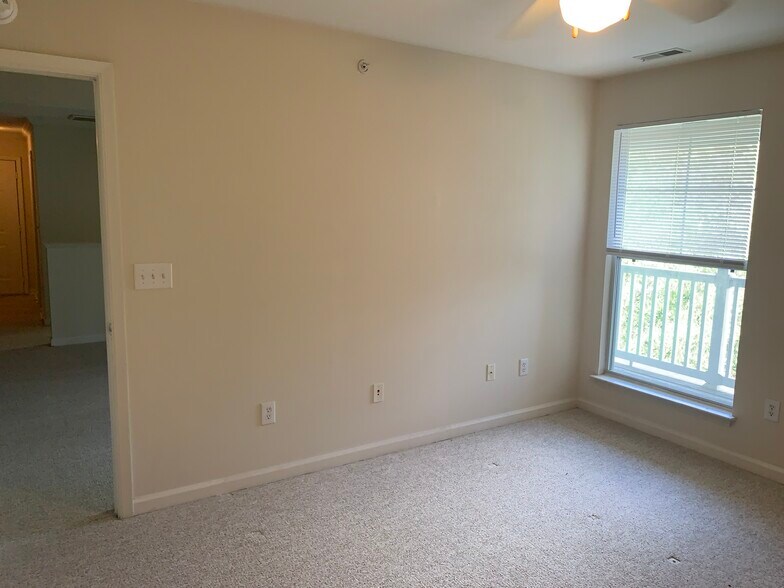Building Photo - 211 S Knollwood Dr