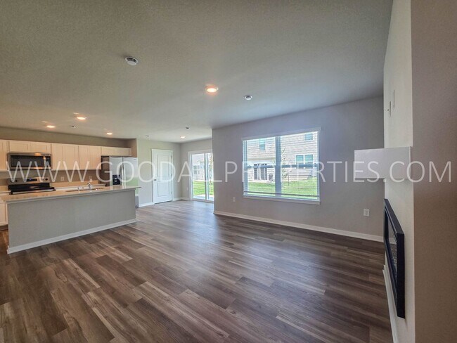 Building Photo - 3595 Pershing Ln