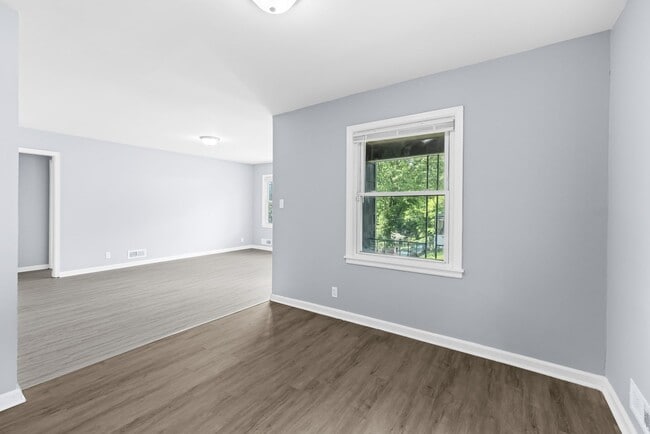 Building Photo - Beautifully Renovated 3 Bedroom 2 Bath Home