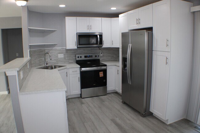 Building Photo - 2080 Poteae Cir