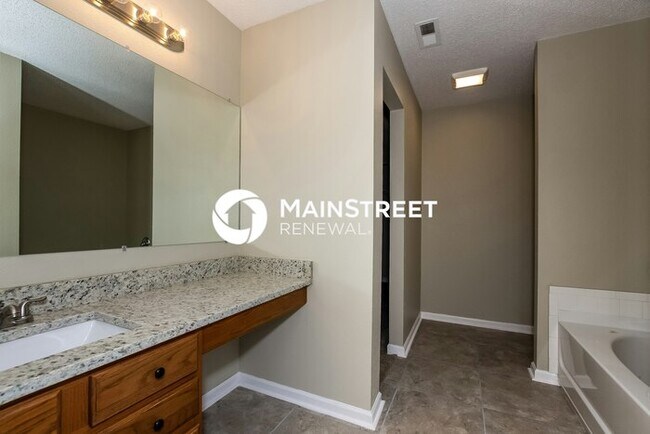 Building Photo - 3 Bedroom Pet-Friendly Home in Charlotte, NC with Main Street Renewal