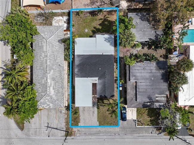 Building Photo - 104 SE 10th Ave