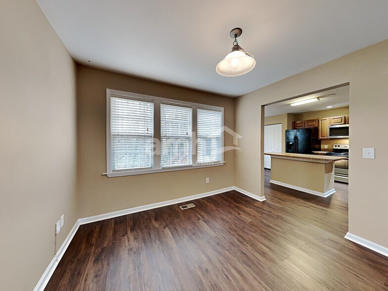 Building Photo - 4400 Oakshyre Way