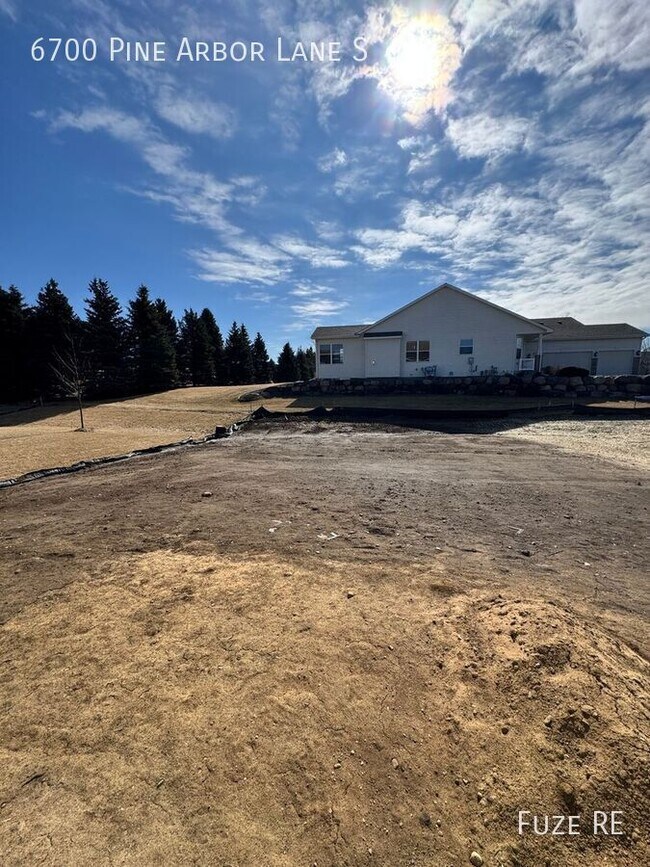 Building Photo - 6700 Pine Arbor Ln S