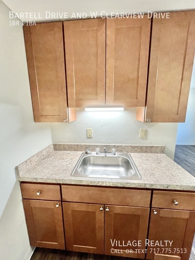 Building Photo - Newly-remodeled 1-Bed Convenient to I-83 &...