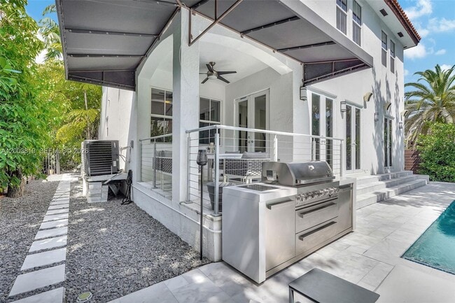 Building Photo - 2143 N Bay Rd