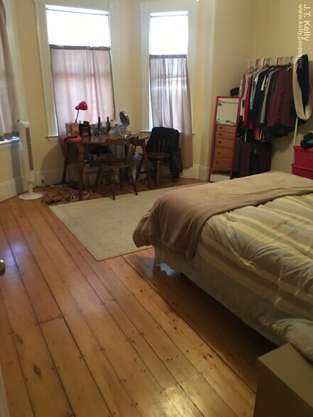 Building Photo - 192 Hillside St