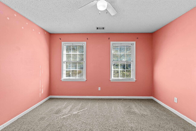 Building Photo - Three Bedroom Rental directly next to Arnall Middle School