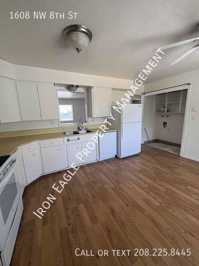 Building Photo - 1608 8th St NW