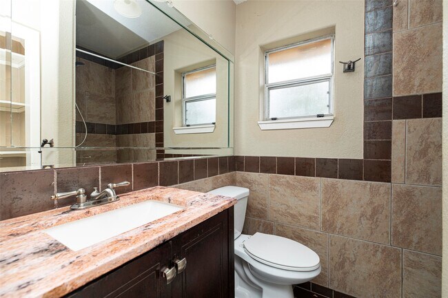 Building Photo - 2706 Stetson Ln